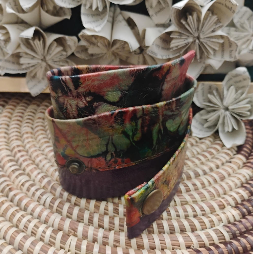 Colorful Abstract Print Leather Cuff Bracelet Purple Multicolor NEW - Picture 5 of 13